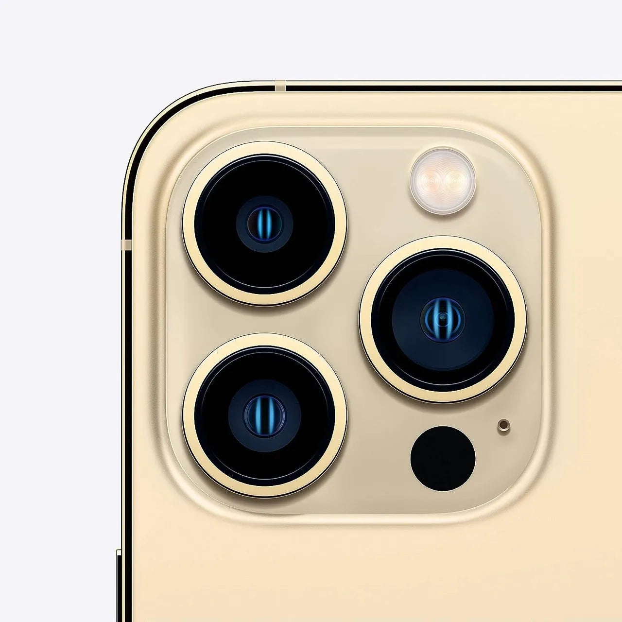 Gros plan sur les 3 caméras de l'iPhone 13 Pro (Téléobjectif, Grand-Angle, Ultra Grand-Angle)